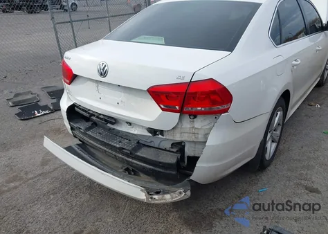 2013 Volkswagen Passat 2.5L Se z USA, uszkodzony, nr VIN 1VWBP7A33DC119989